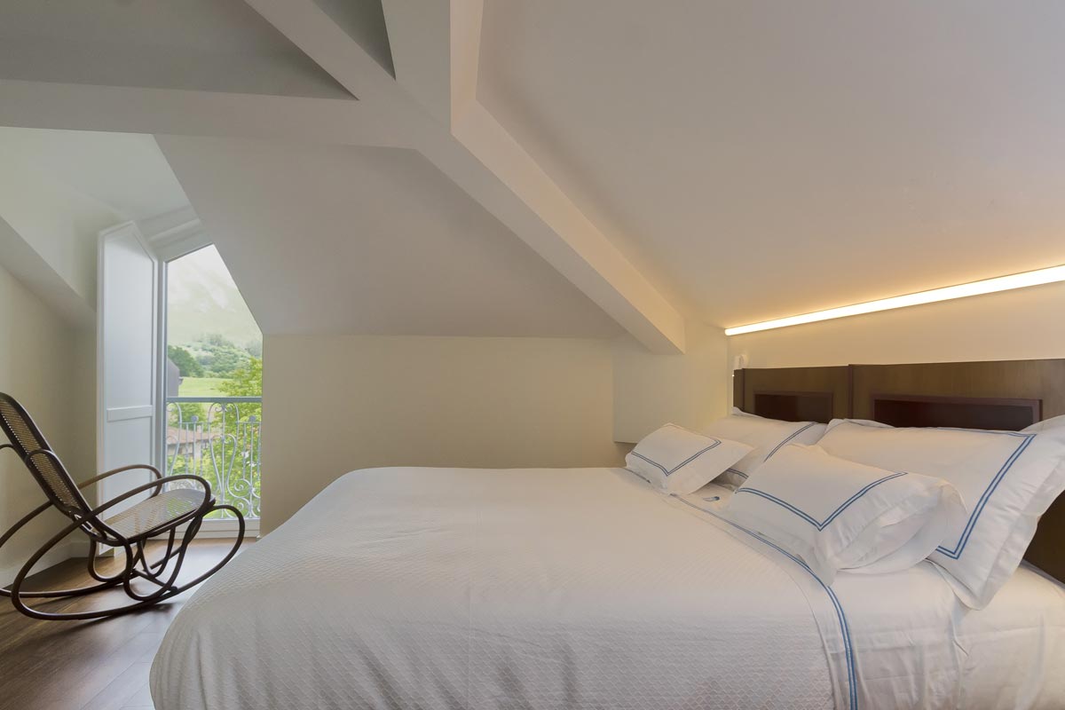 SUITE ABUHARDILLADA: ROBLEU